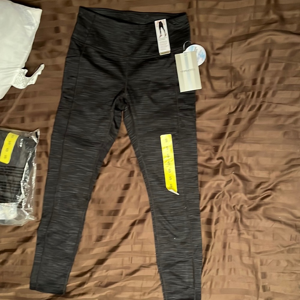 I’m selling some mondetta athletic leggings